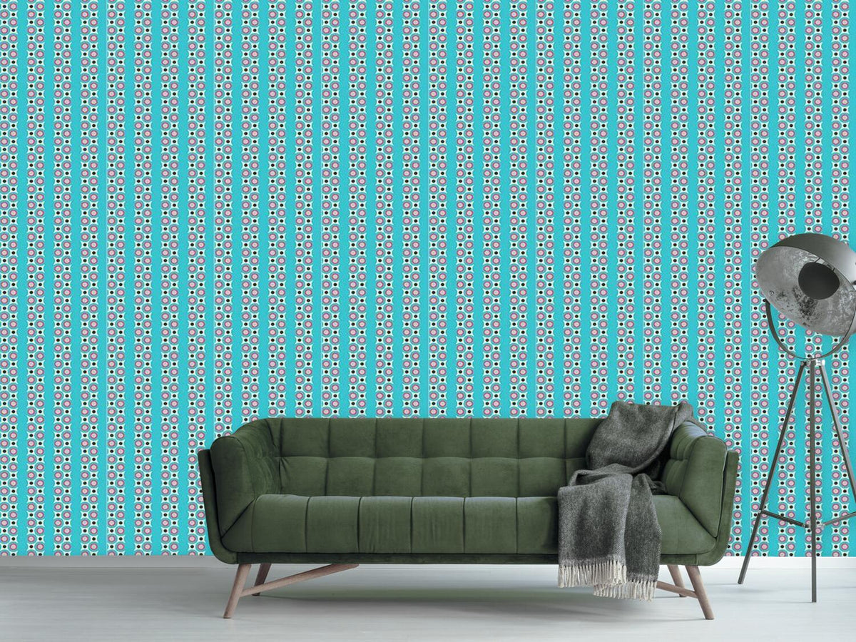 patterned-wallpaper-retro-stripes