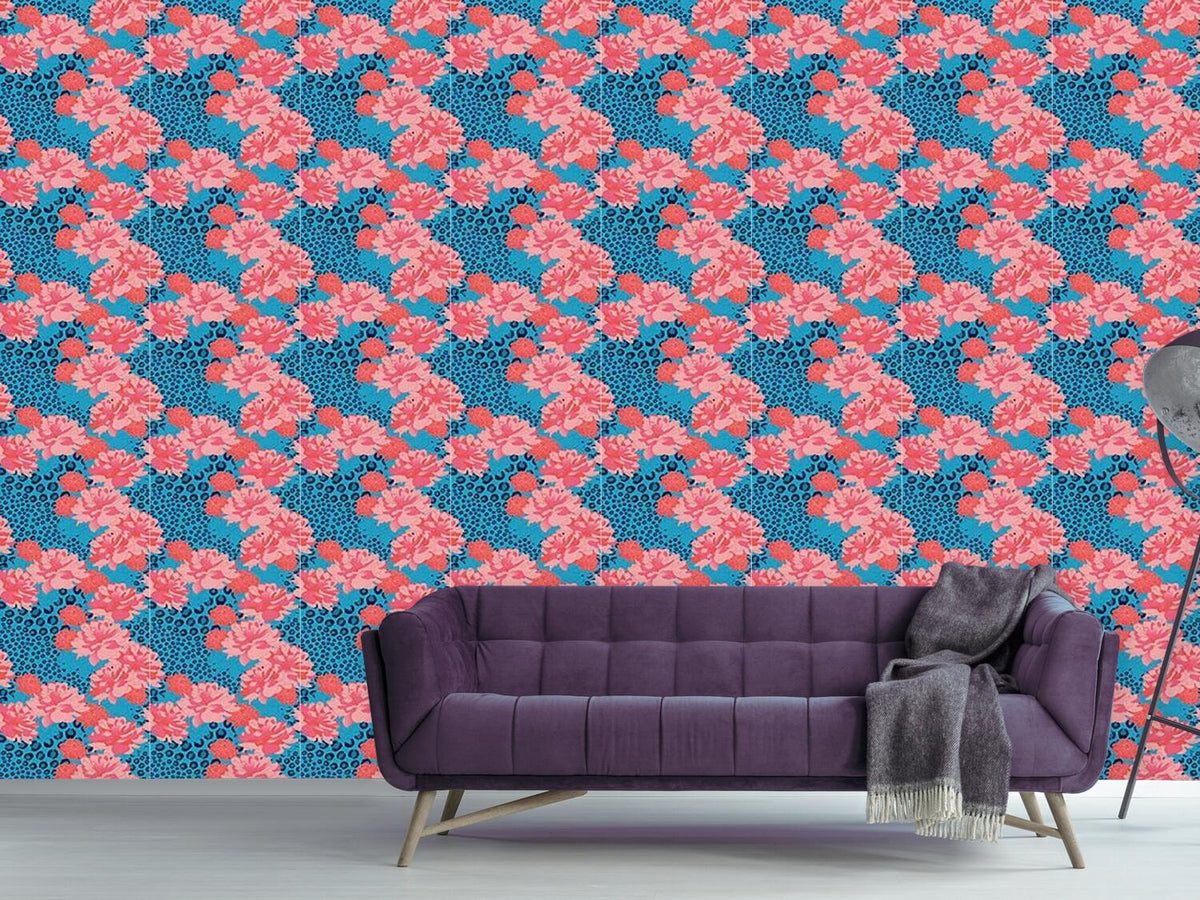 patterned-wallpaper-leopards-love-peonies