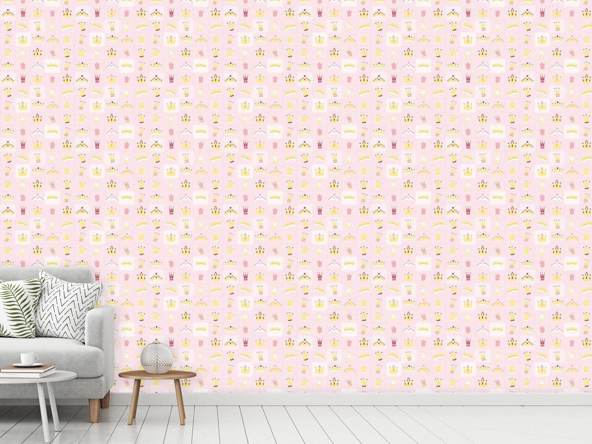 patterned-wallpaper-royal-crowns