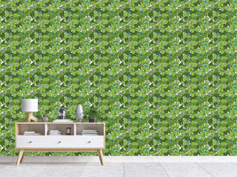 patterned-wallpaper-florets-on-foliage