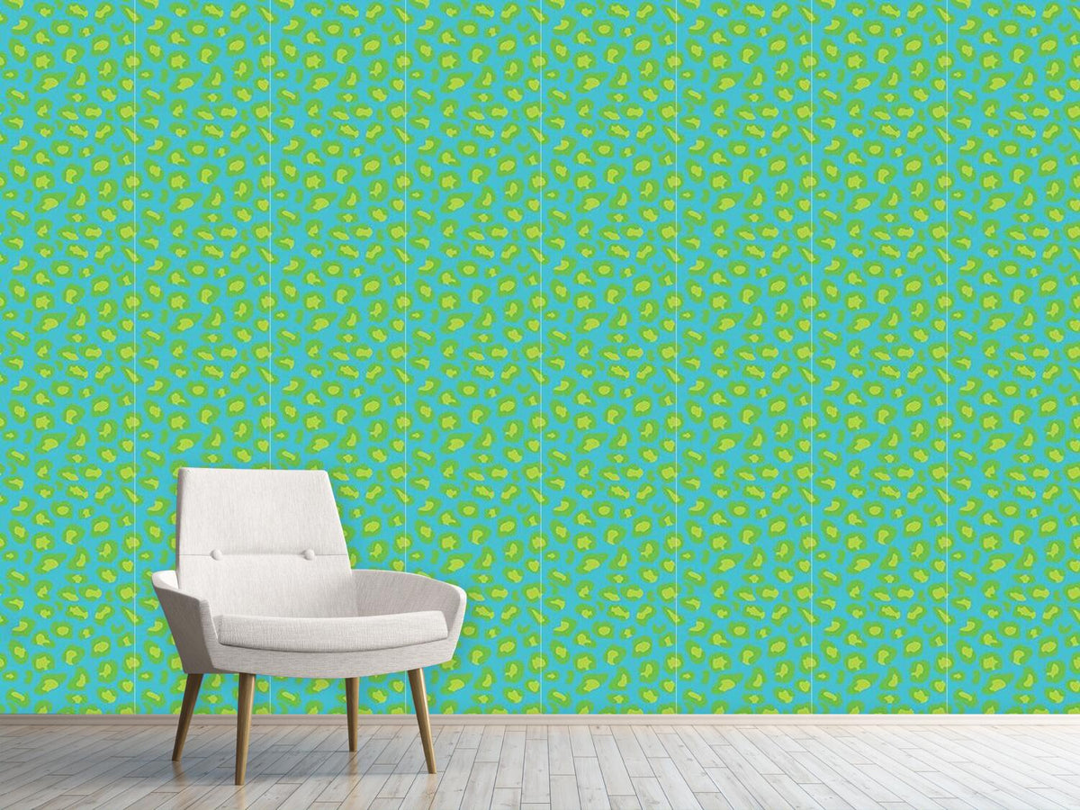 patterned-wallpaper-cheetah-goes-for-a-swim